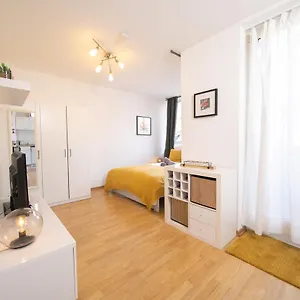 Shiny - Zentral Mit Balkon - Messe - Küche , Neuss Deutschland